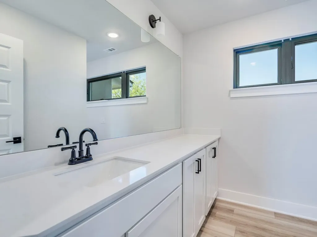 206 E Wonsley Drive Austin TX 78753