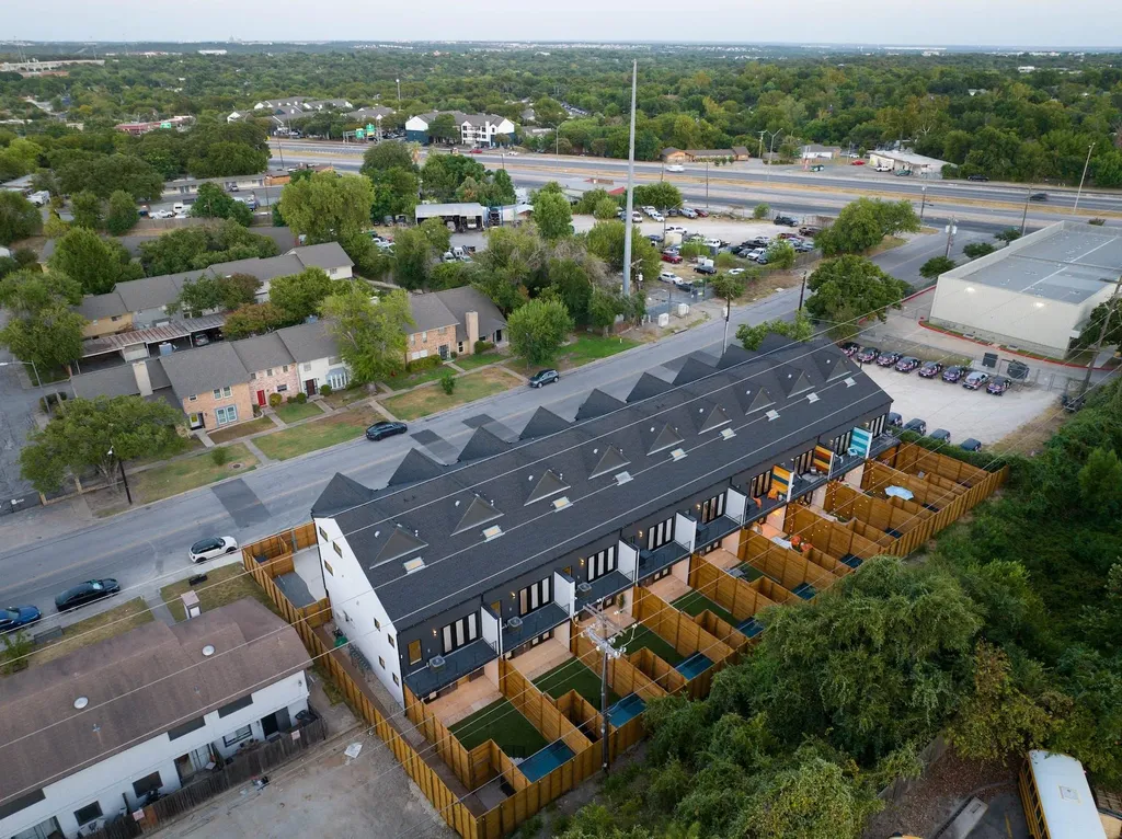 7104 Creekside Drive Austin TX 78752