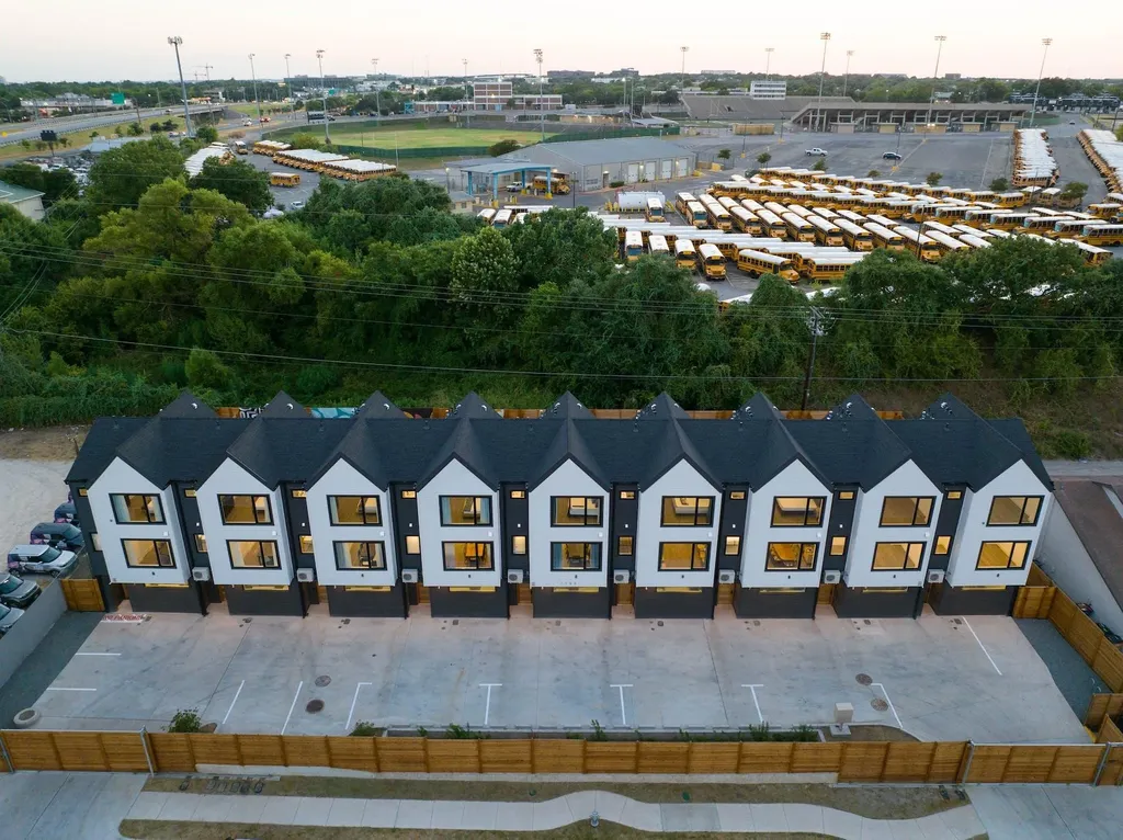 7104 Creekside Drive Austin TX 78752