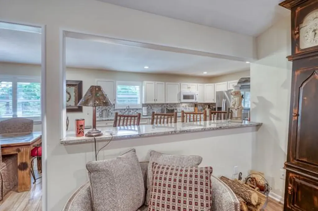215 E Mcgee Trail Kingsland TX 78639