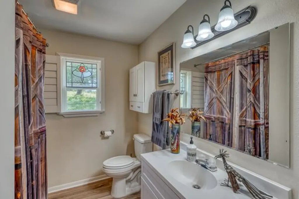 215 E Mcgee Trail Kingsland TX 78639