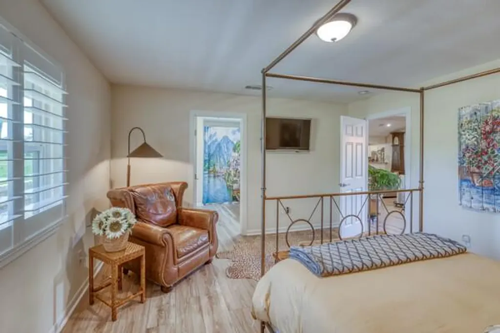 215 E Mcgee Trail Kingsland TX 78639