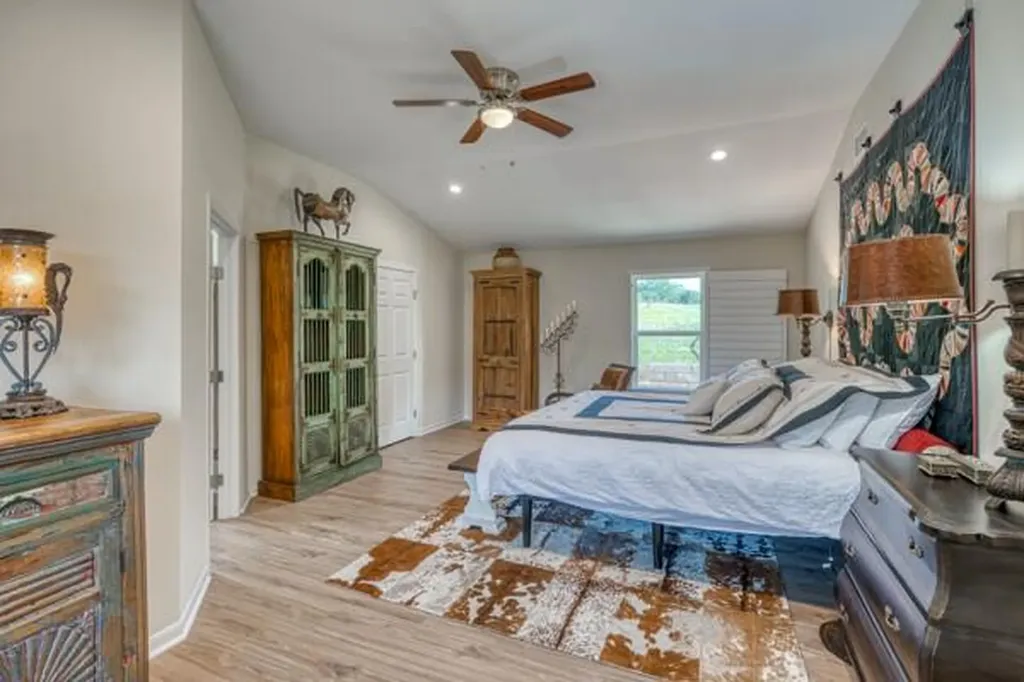 215 E Mcgee Trail Kingsland TX 78639
