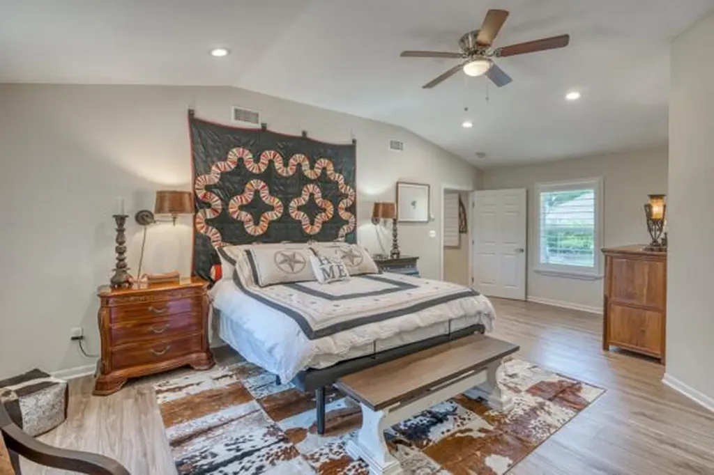 215 E Mcgee Trail Kingsland TX 78639