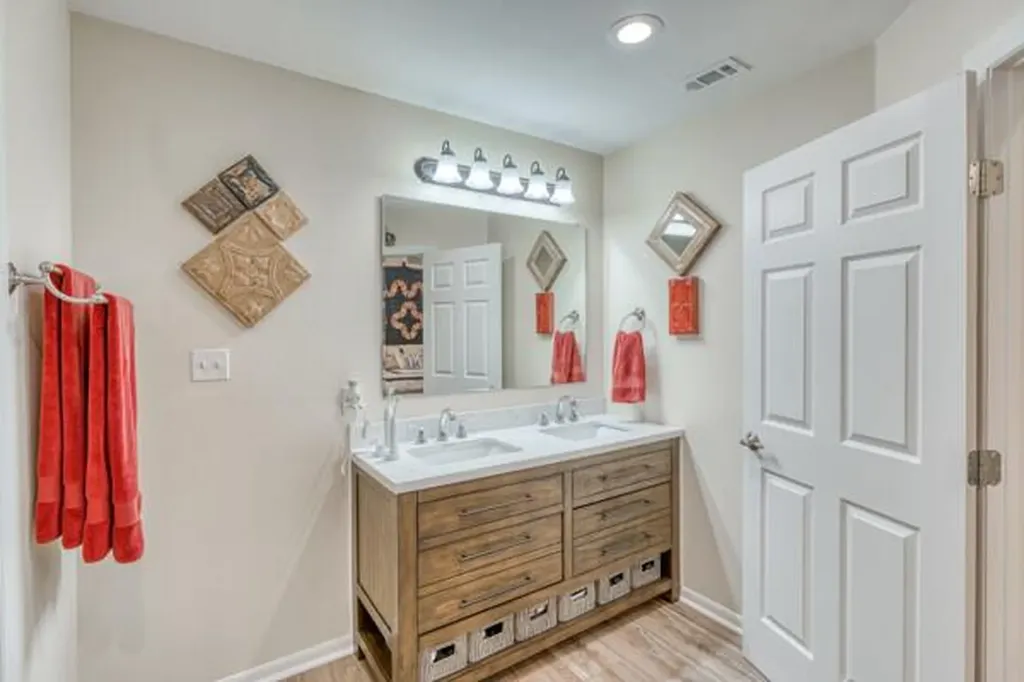 215 E Mcgee Trail Kingsland TX 78639