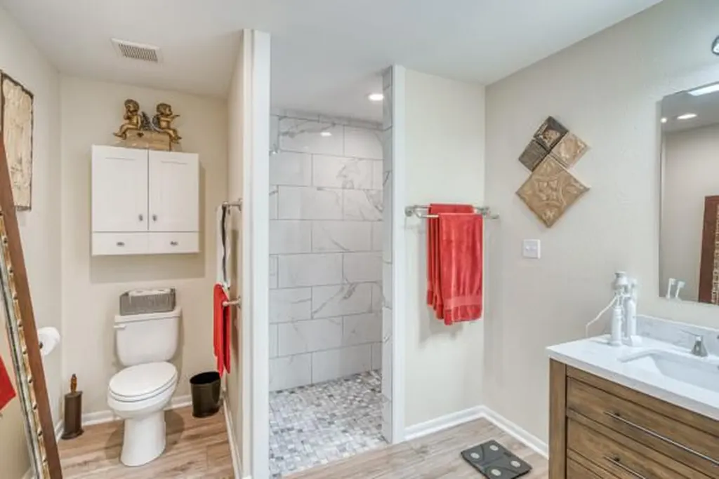 215 E Mcgee Trail Kingsland TX 78639