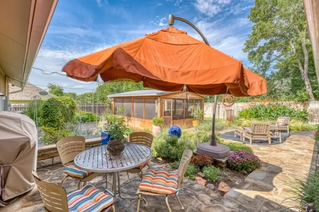 215 E Mcgee Trail Kingsland TX 78639