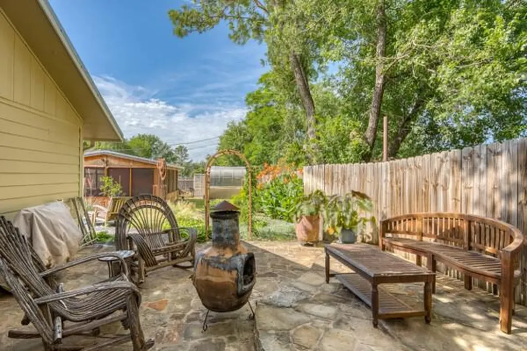 215 E Mcgee Trail Kingsland TX 78639