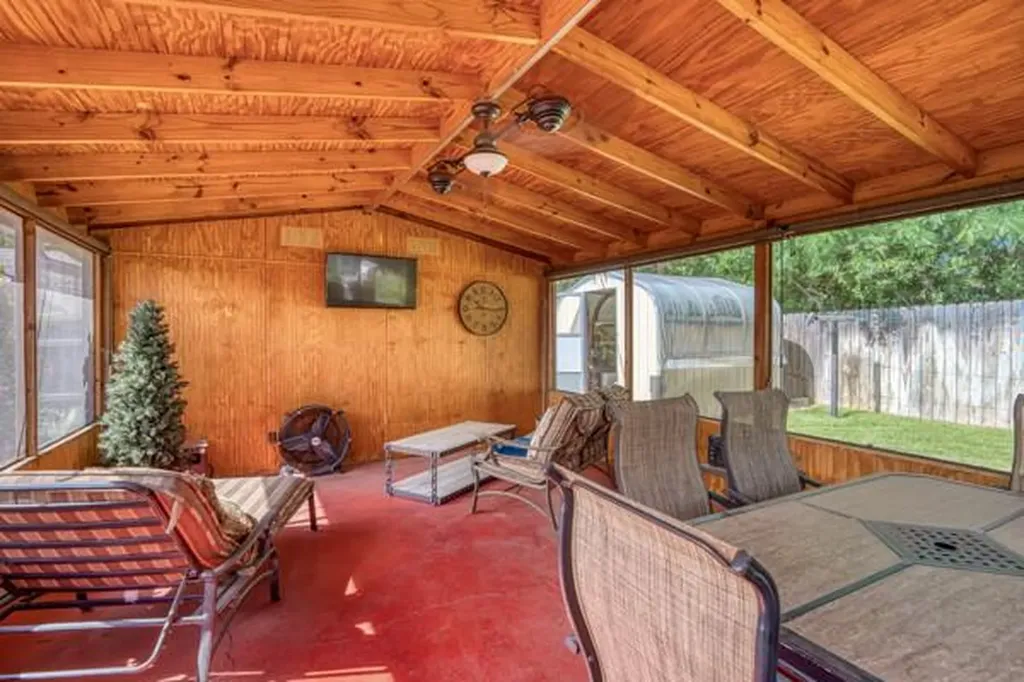 215 E Mcgee Trail Kingsland TX 78639