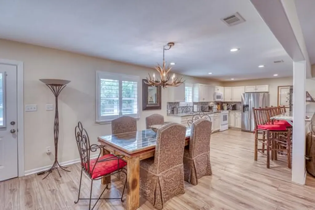 215 E Mcgee Trail Kingsland TX 78639