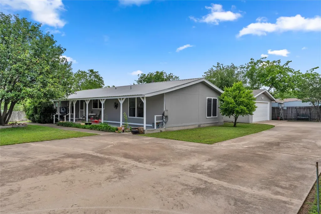130 Banks Street Kingsland TX 78639