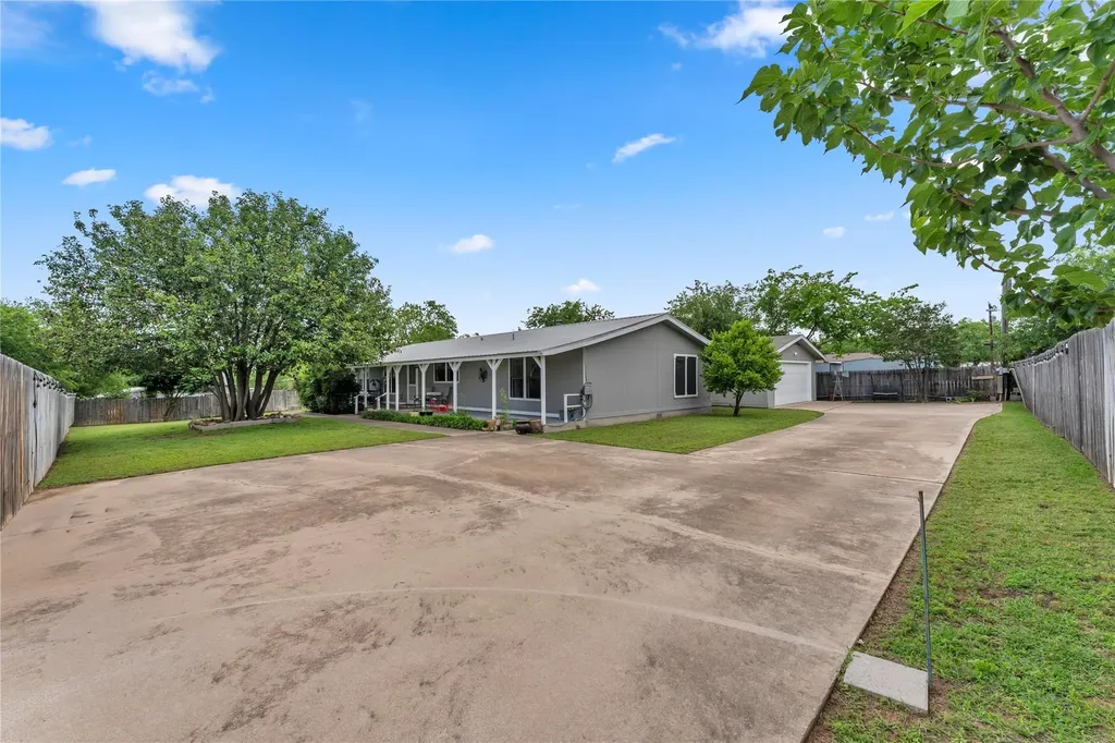 130 Banks Street Kingsland TX 78639