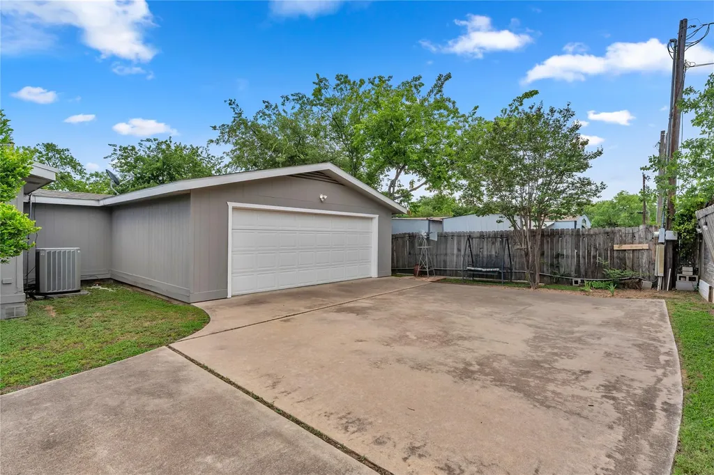 130 Banks Street Kingsland TX 78639