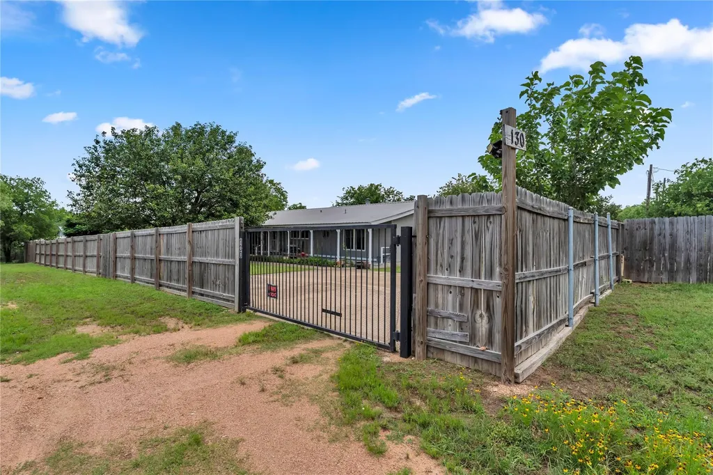 130 Banks Street Kingsland TX 78639