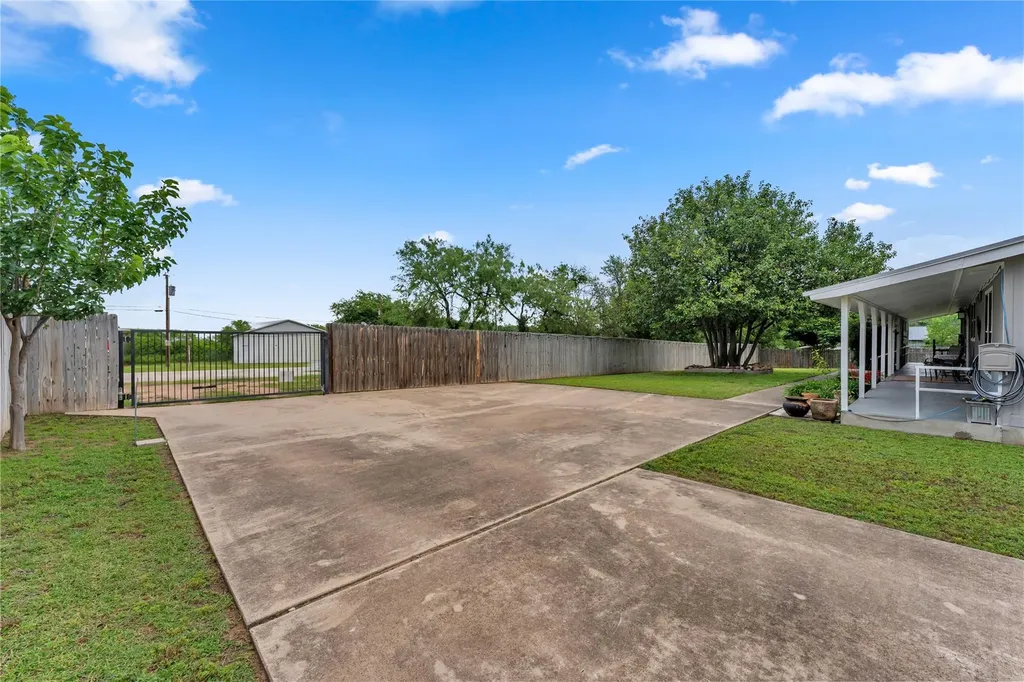 130 Banks Street Kingsland TX 78639