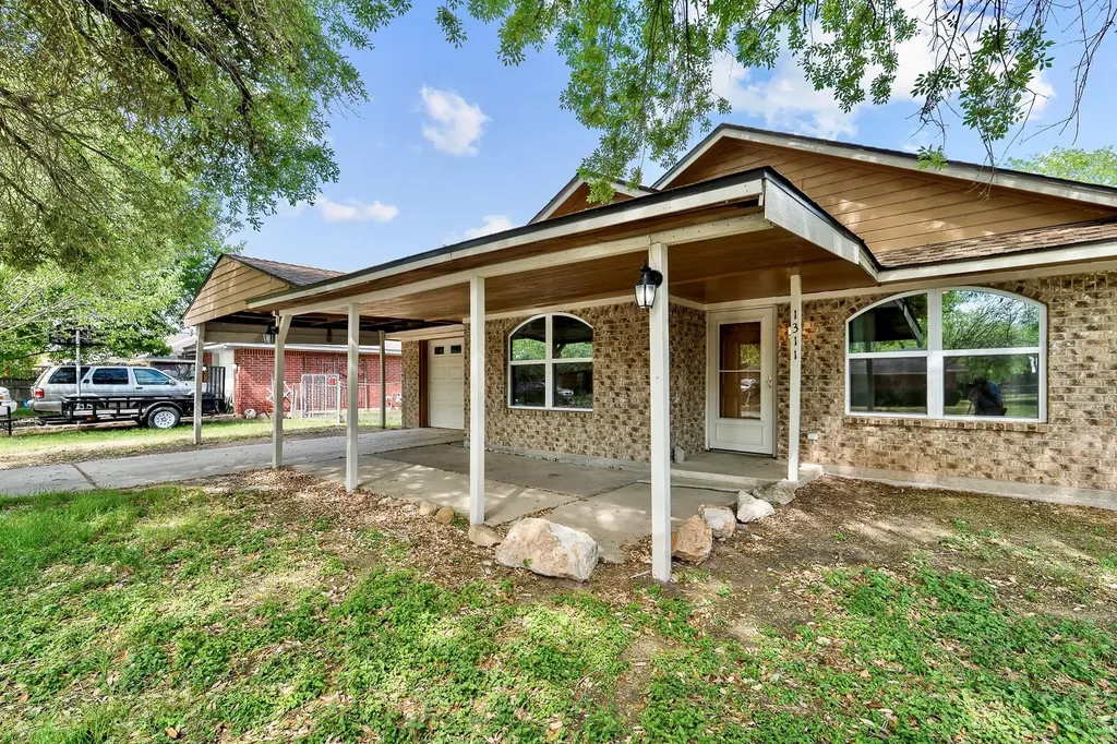 1311 Monte Vista Drive Lockhart TX 78644