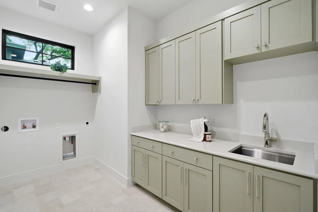 1904 Sharon Lane Austin TX 78703