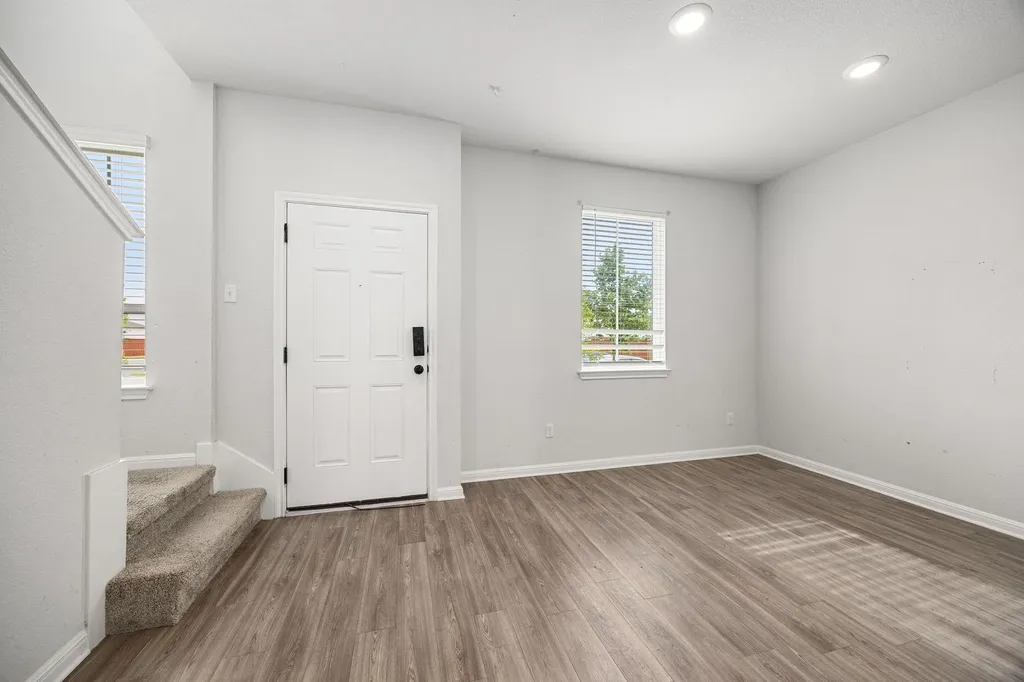 2456 Jack Nora Way Round Rock TX 78665