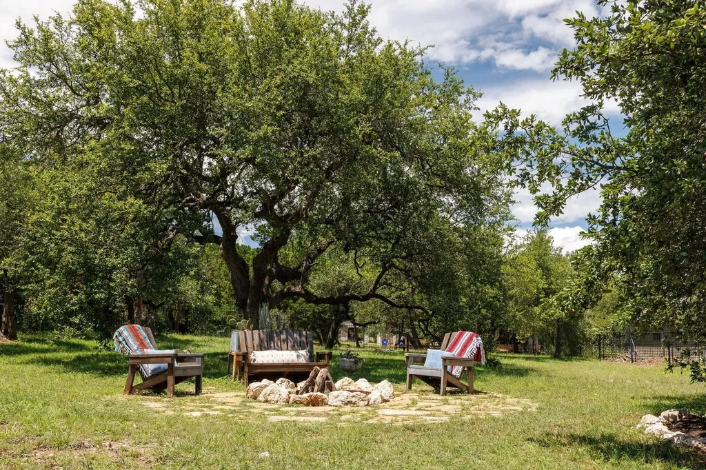 1135 Blue Ridge Dr. Drive Dripping Springs TX 78620