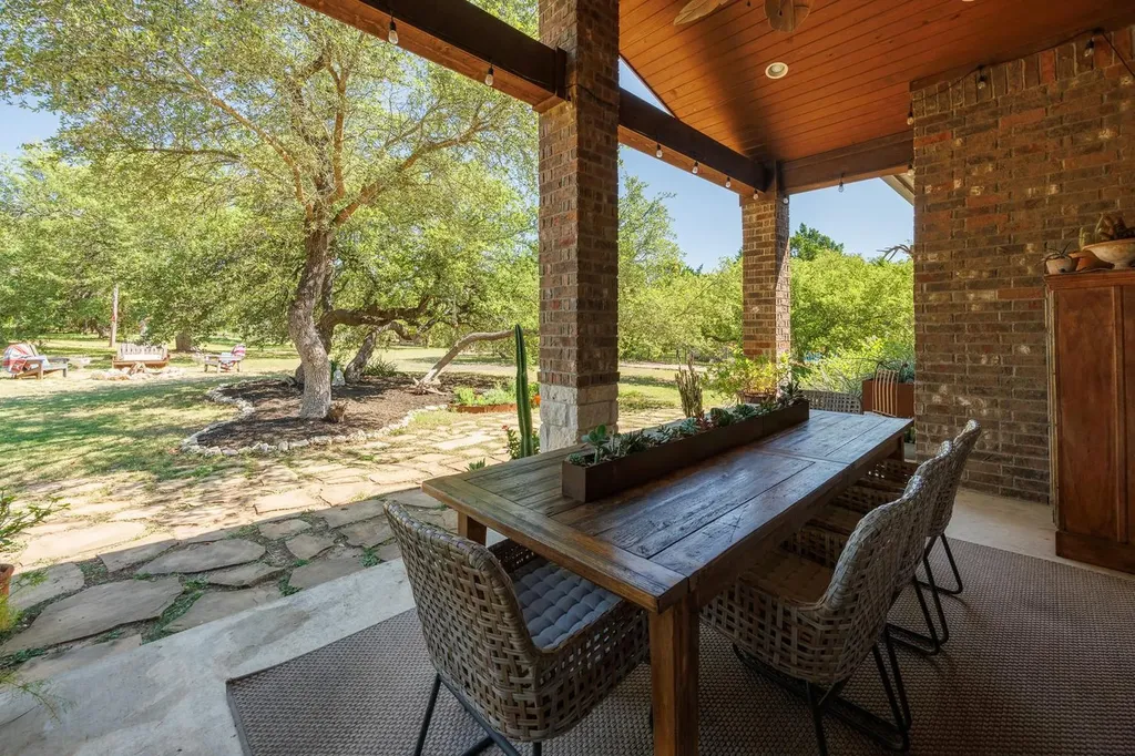 1135 Blue Ridge Dr. Drive Dripping Springs TX 78620