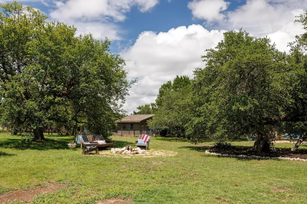 1135 Blue Ridge Dr. Drive Dripping Springs TX 78620