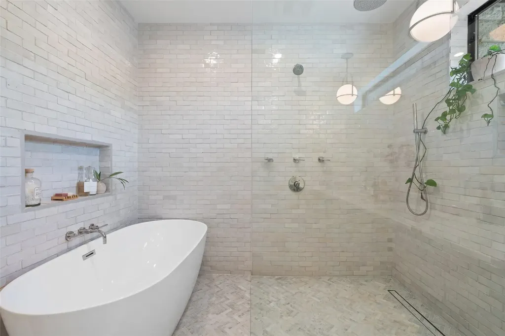 2107 Peach Tree Street Austin TX 78704