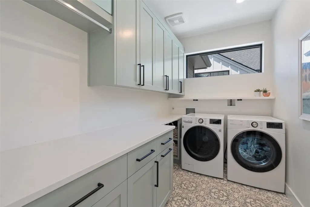 2107 Peach Tree Street Austin TX 78704