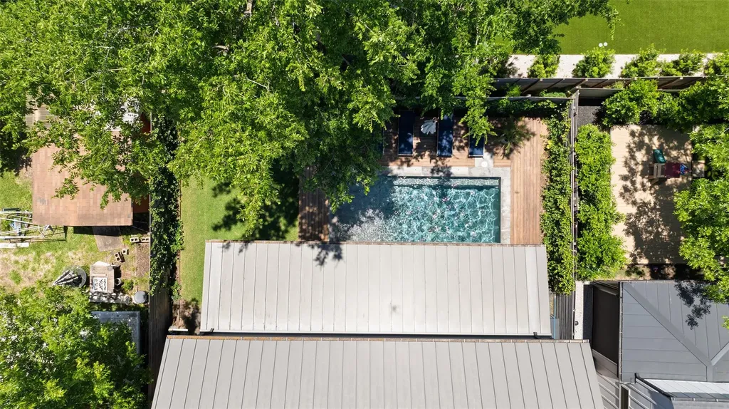 2107 Peach Tree Street Austin TX 78704