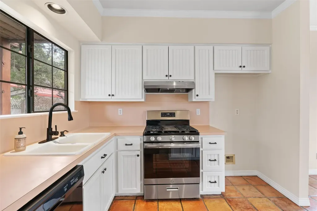 17511 E Darleen Drive Leander TX 78641