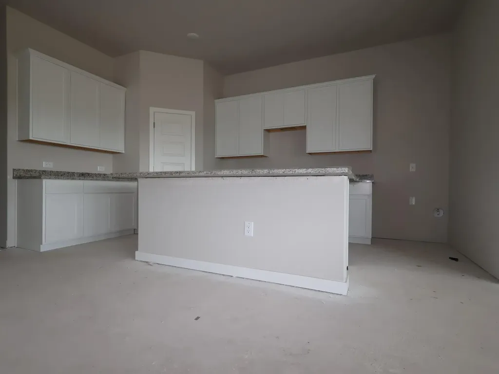 12308 Setting Peak Lane Buda TX 78610