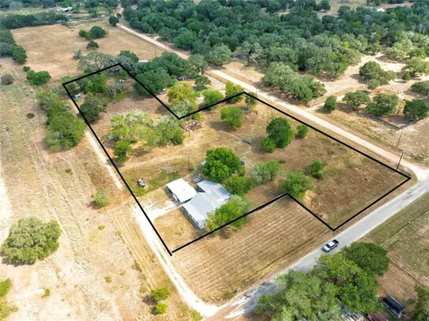 371 County Road 146 Hallettsville TX 77964