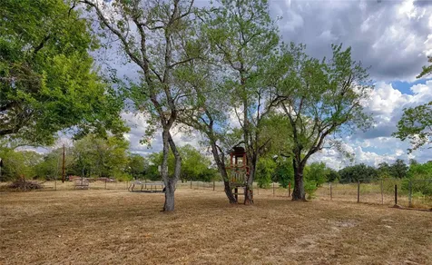 371 County Road 146 Hallettsville TX 77964
