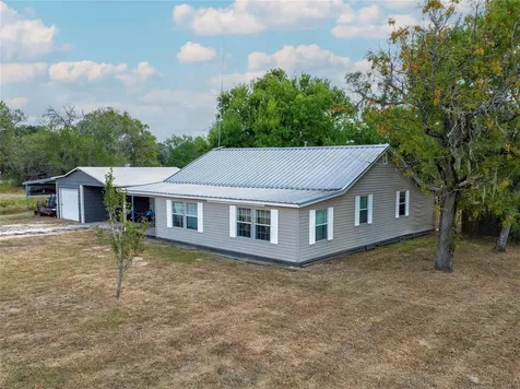 371 County Road 146 Hallettsville TX 77964
