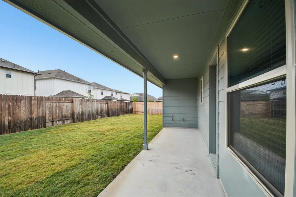 439 Backstays Loop Kyle TX 78640