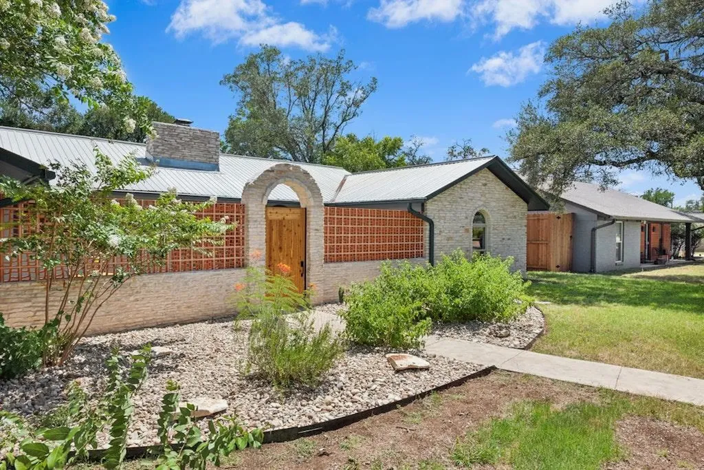 4901 Saddle Drive Austin TX 78727