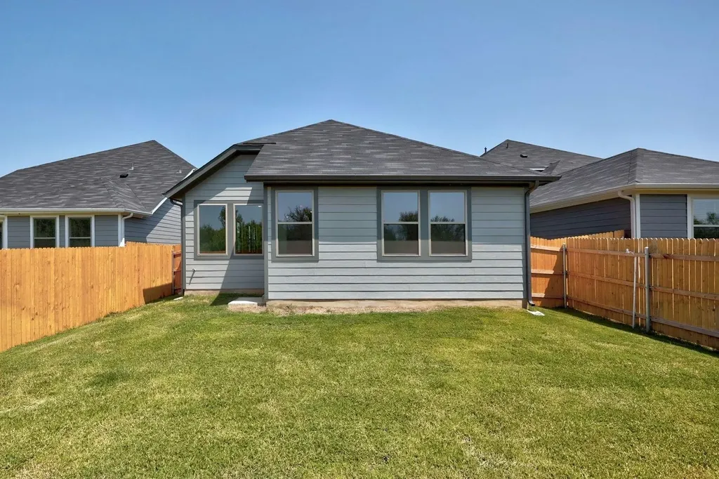 278 Bendecido Loop Elgin TX 78621