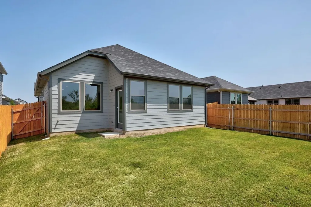 278 Bendecido Loop Elgin TX 78621