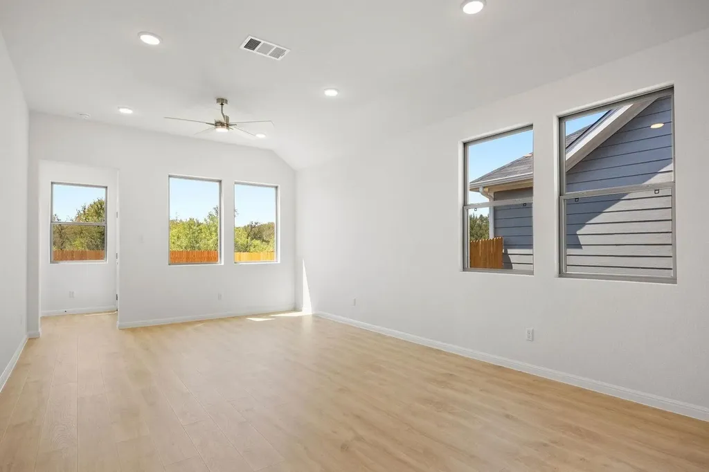 278 Bendecido Loop Elgin TX 78621