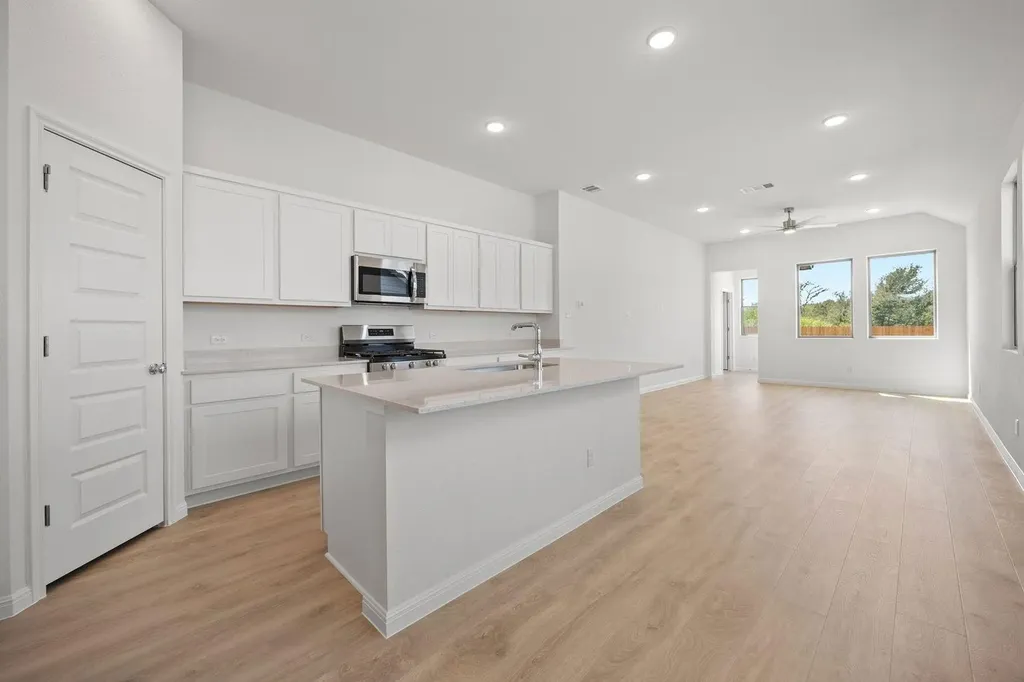 278 Bendecido Loop Elgin TX 78621