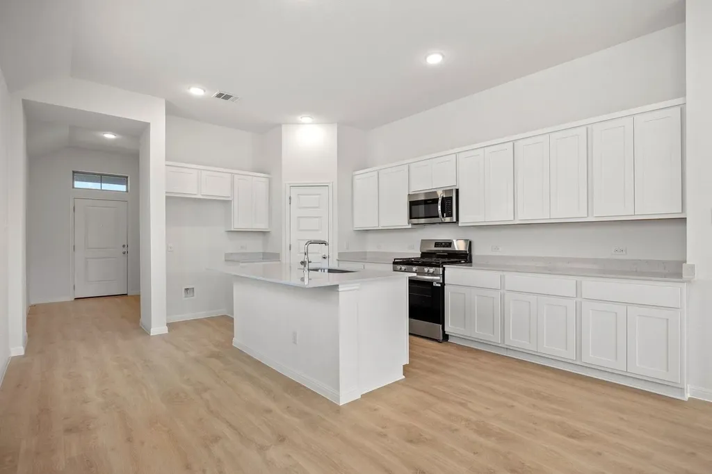 278 Bendecido Loop Elgin TX 78621