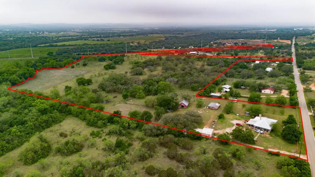 7866 County Road 404 Spicewood TX 78669