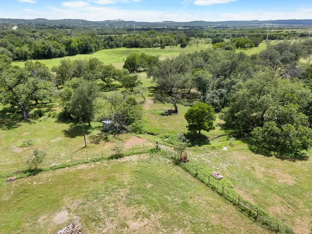 7866 County Road 404 Spicewood TX 78669