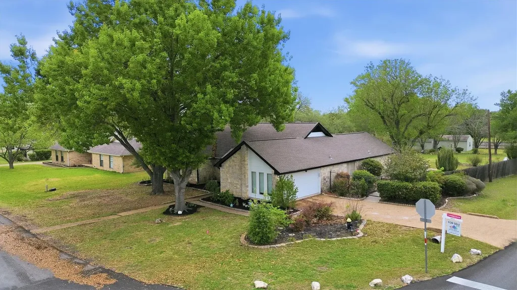 201 Towhee Drive Buda TX 78610