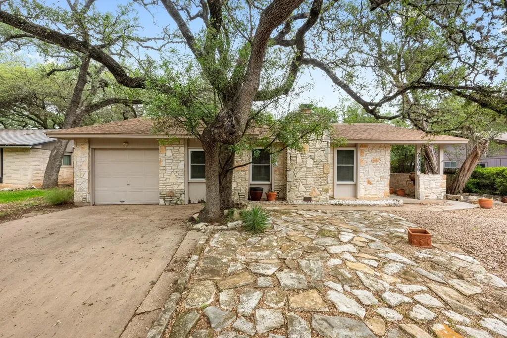 2506 Redleaf Lane Austin TX 78745