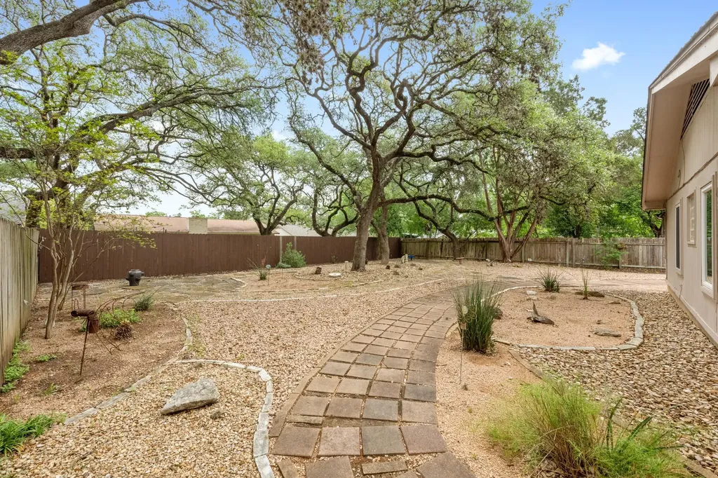 2506 Redleaf Lane Austin TX 78745
