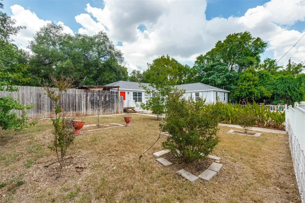 417 N Blanco Street Lockhart TX 78644