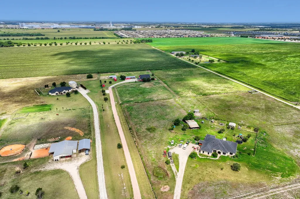 210 Battleground Circle Taylor TX 76574
