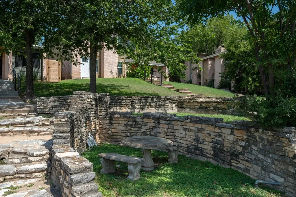6406 Chimney Creek Circle Austin TX 78723