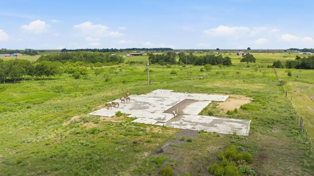 1701 County Road 466 Elgin TX 78621