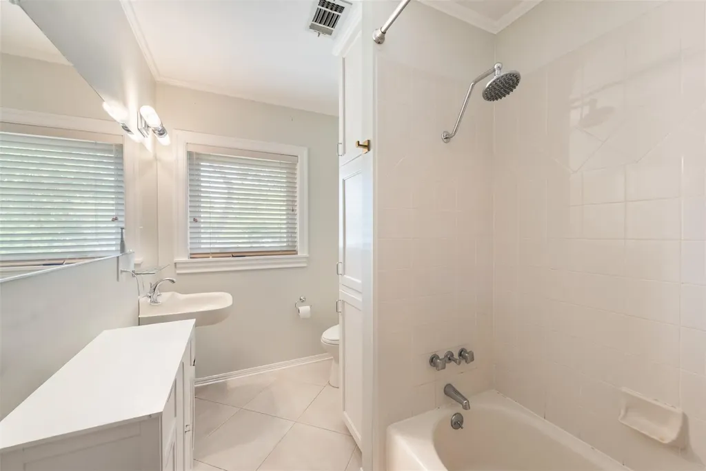 3401 Clearview Drive Austin TX 78703